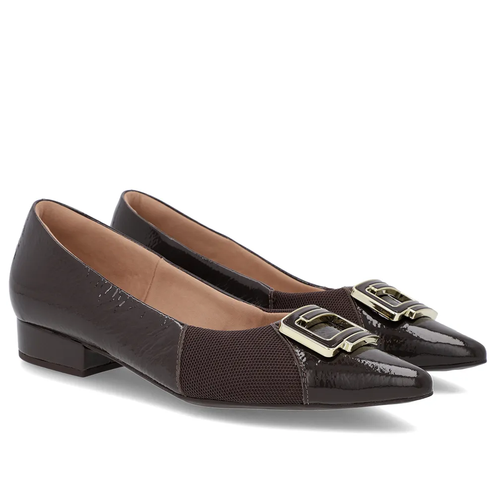 Scarpin Feminino Marrom Verniz Bico Fino Com Enfeite Elegante